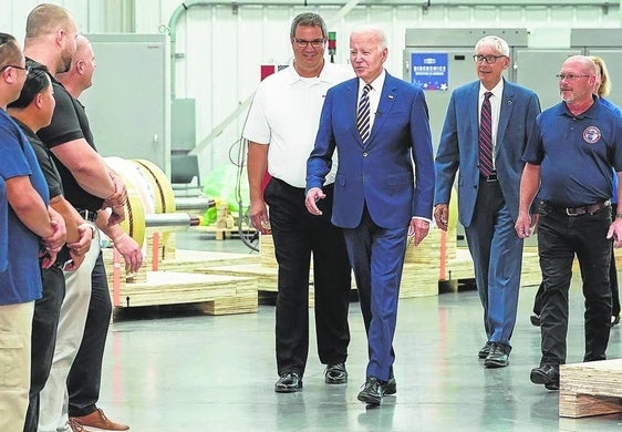 El respaldo a la electrificación ha favorecido inversiones como las de la vasca Ingeteam, con varias plantas en EE UU. Una de ellas acogió la visita del presidente Biden en 2023.