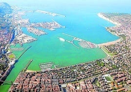 Vista aérea de Getxo y del Puerto de Bilbao, el cual, según un estudio, es el principal emisor de contaminantes al municipio de la Margen Derecha.