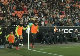 Los lamentables insultos a jugadores de la Real en Mestalla: «Etarra, hijo de puta, vete a poner bombas»