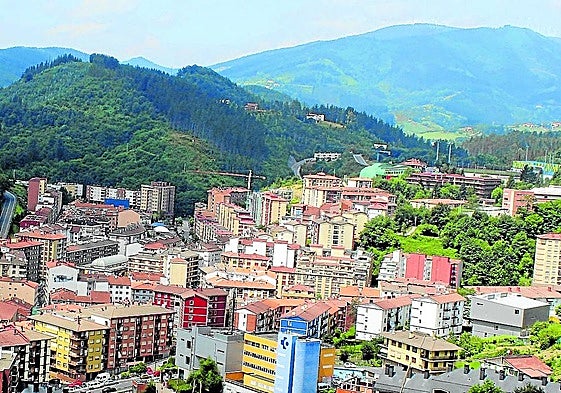 El desempleo ha fluctuado históricamente, aunque en los últimos años estaba por debajo de Bizkaia.