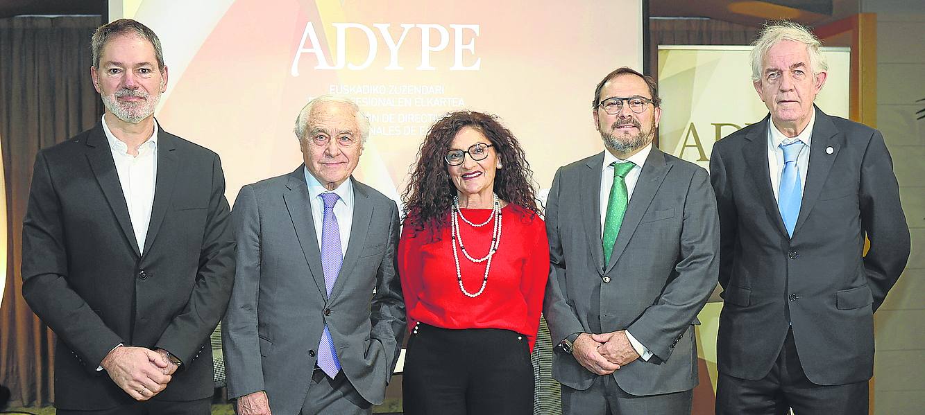 Mikel Larrea, José María Vázquez Eguskiza, Rosa Carabel, José María Rojo y Mikel Etxebarria.