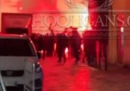 Pánico en el centro de Roma por la pelea entre ultras de la Lazio y la Real Sociedad: «Hemos vivido escenas de guerra»