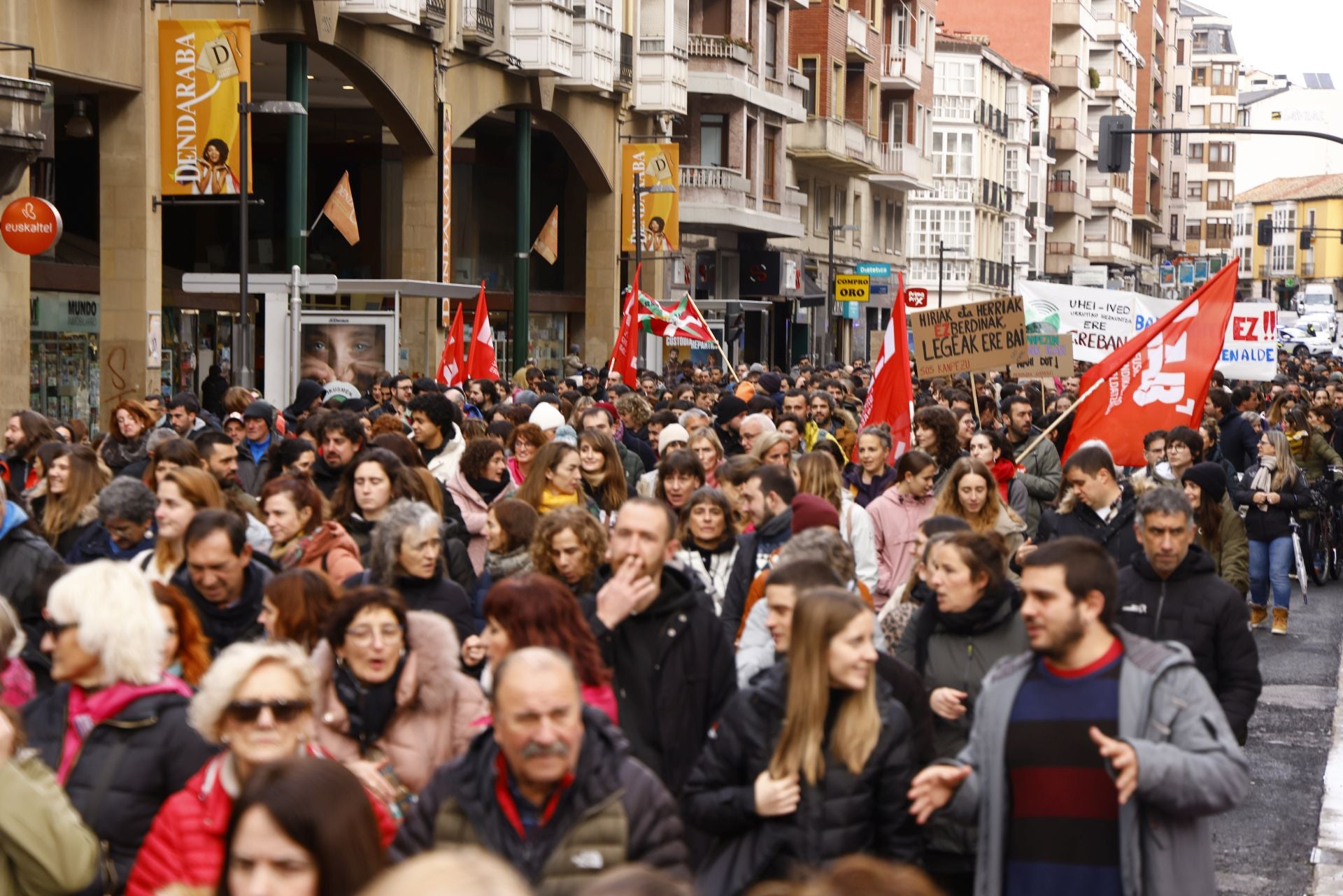 Manifestación de la enseñanza pública en Vitoria