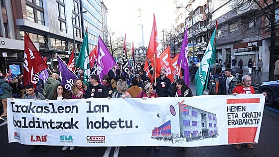 Miles de docentes vuelven a manifestarse en el segundo día de huelga en la enseñanza pública