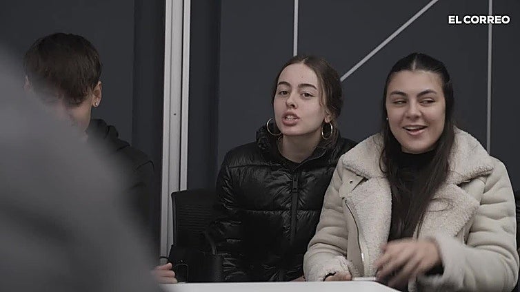 Los alumnos del colegio Zabalburu presentan a Loizaga Construcciones las ideas con las que participan en STARTInnova