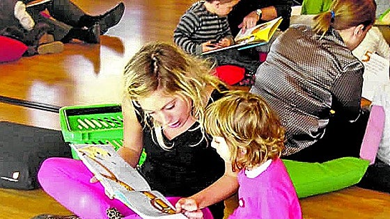 La biblioteca organiza dos clubes de lectura infantil
