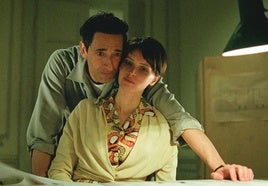 Adrien Brody y Felicity Jones protagonizan la película 'The Brutalist'.