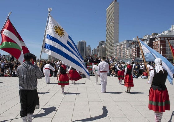 Exhibición de danzas vascas en Argentina, uno de los países con más registrados.