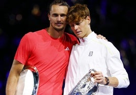 El aplaudido gesto de Sinner con Zverev, que acaba la final del Abierto de Australia abatido y entre lágimas