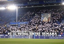 Tifo desplegado en el Fondo Polideportivo de Mendizorroza.