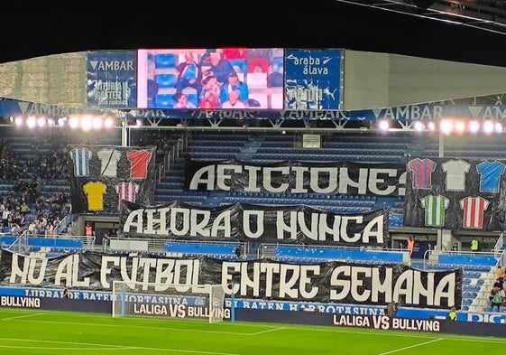 Las aficiones del Alavés y del Celta exhibirán tifos contra los horarios