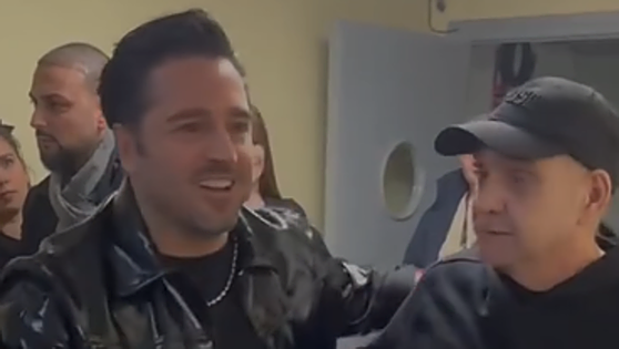 La sorpresa de DJ Montxo a David Bustamante, uno de los fieles de la discoteca NYX de Gorliz