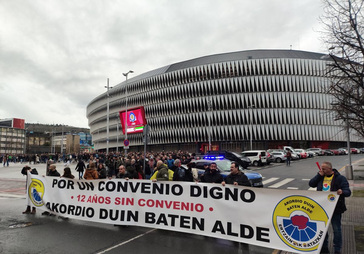 Cientos de ertzainas se manifiestan contra el preacuerdo de Gobierno y unión sindical