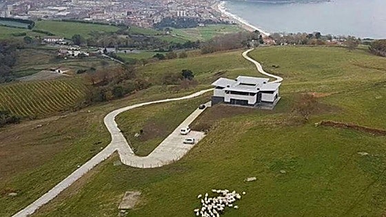 El TSJPV ordena demoler el chalé de una exconcejala del PNV de Zarautz