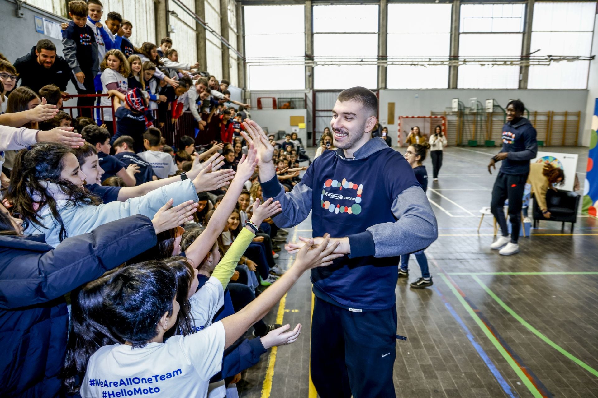 Rogkavopoulos y Diop, como dos niños de más de dos metros