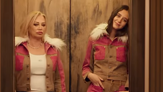 Belén Esteban rompe los esquemas al protagonizar una campaña publicitaria con Victoria Federica