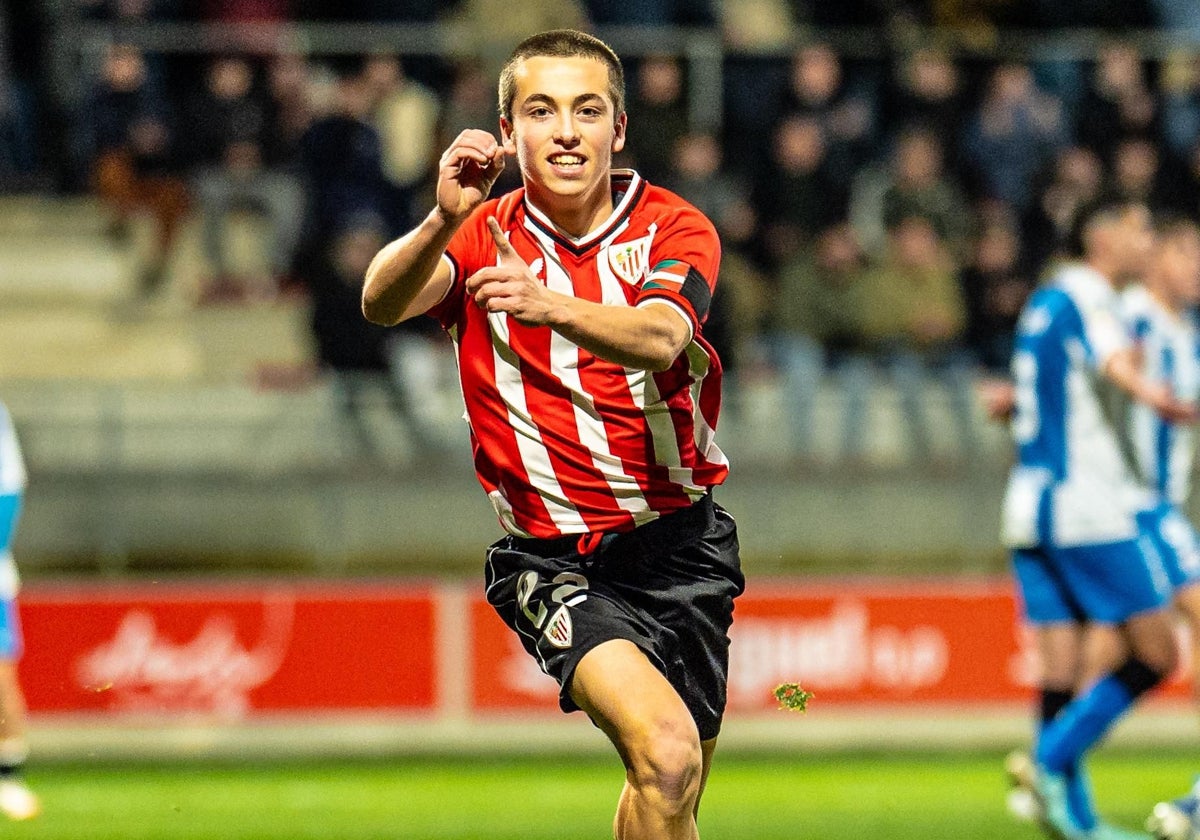 Oier Unamuno celebra el gol que permite al Athletic pasar a cuartos de final de la Copa del Rey Juvenil.