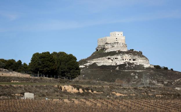 Vista del Castillo Alto en Curiel del Duero.