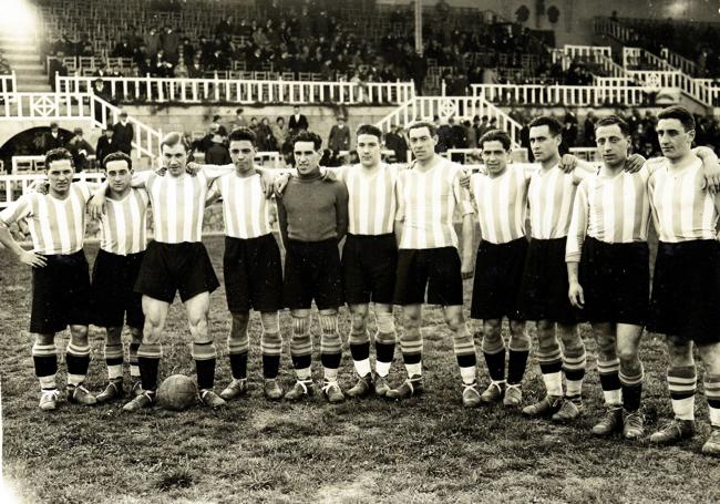 Formación titular del Alavés en el partido celebrado en Les Corts.