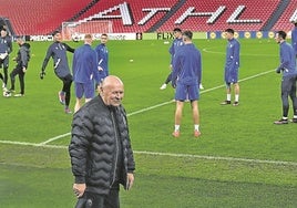 Miroslav Koubek, entrenador del Viktoria, en San Mamés.