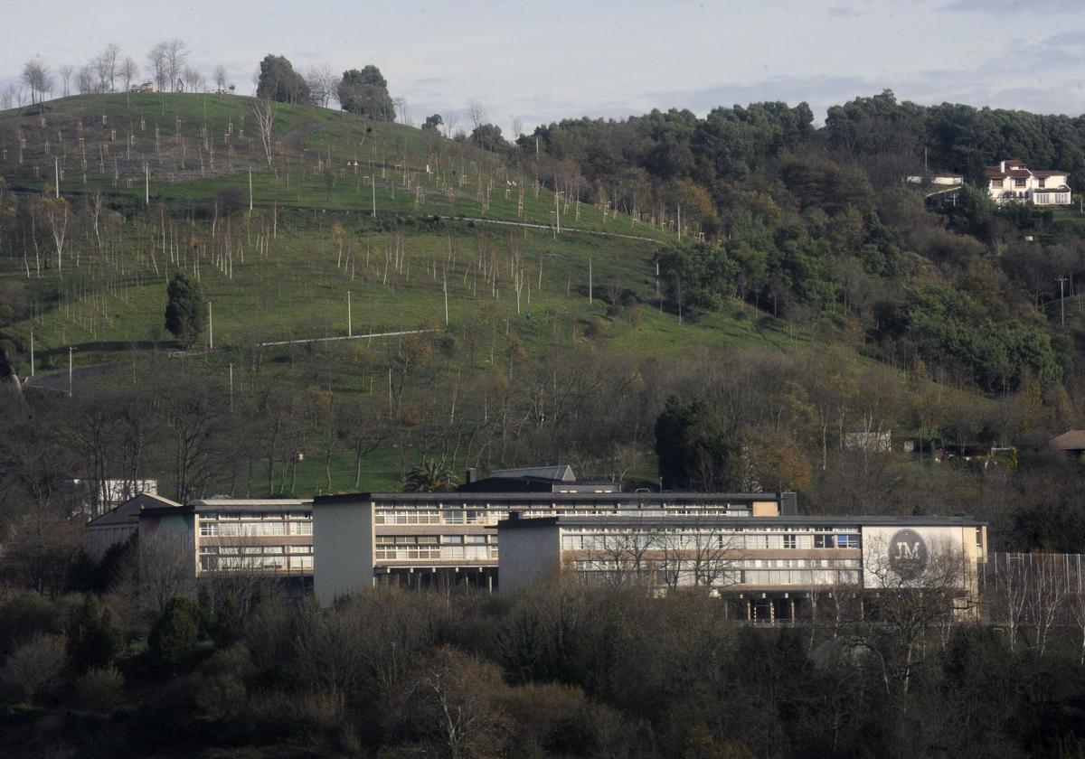 Colegio Jesús María en las faldas del monte Artxanda.