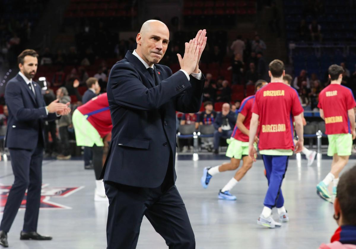 Joan Peñarroya saluda a la afición del Buesa Arena.