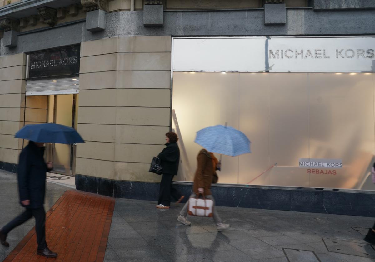 Michael Kors ha cerrado la tienda de Bilbao tras 12 años.