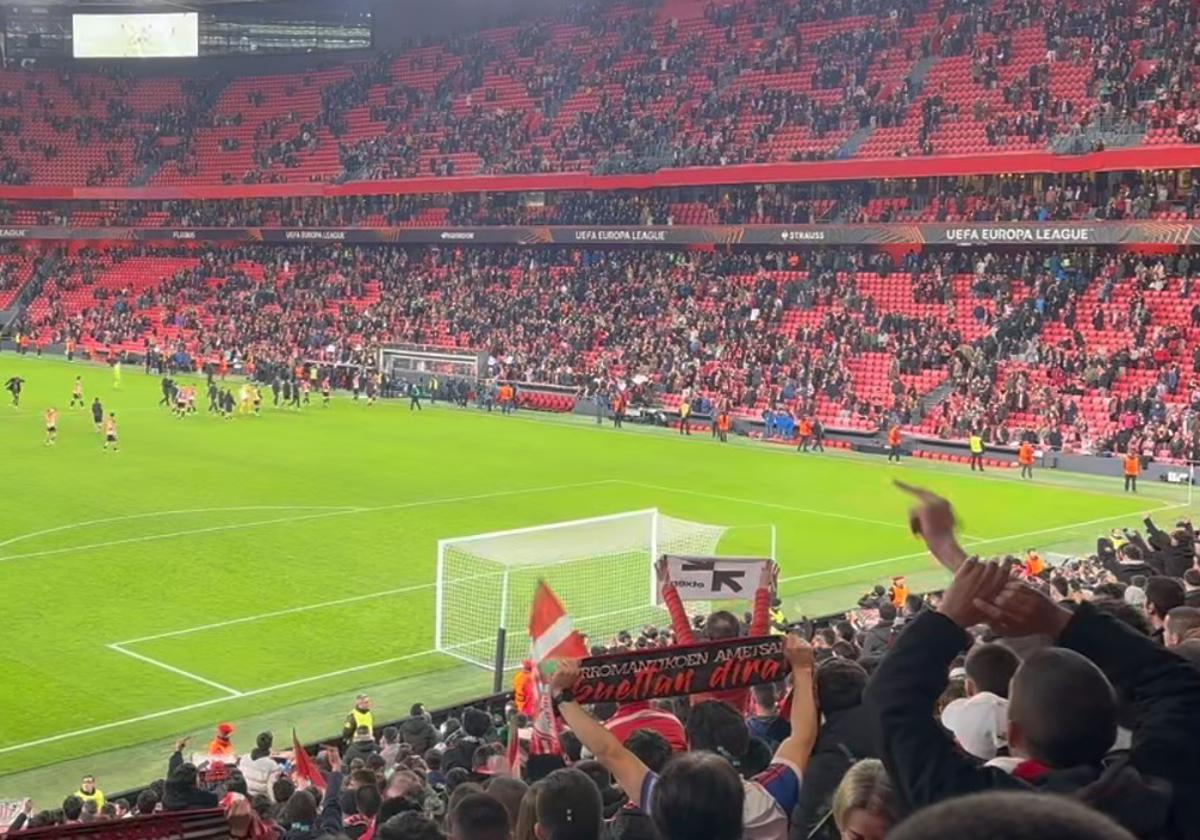 Así hemos vivido el partido del Athletic desde la grada de animación: los jugadores no acuden al fondo norte a despedirse