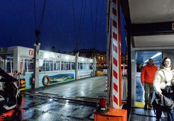 Desde el viernes y hasta la mañana de este miércoles solo los peatones y los motoristas pudieron cruzar la ría.