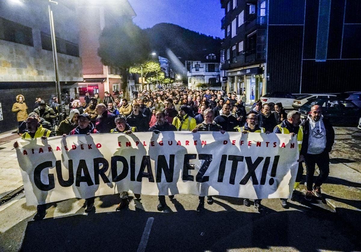 La manifestación contra el cierre de Guardian Llodio, en imágenes