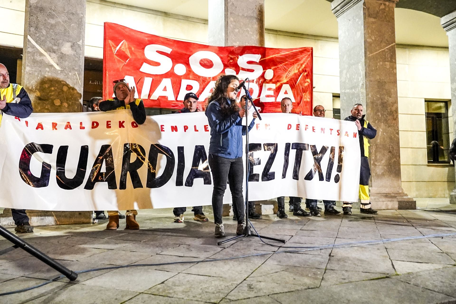 La manifestación contra el cierre de Guardian Llodio, en imágenes