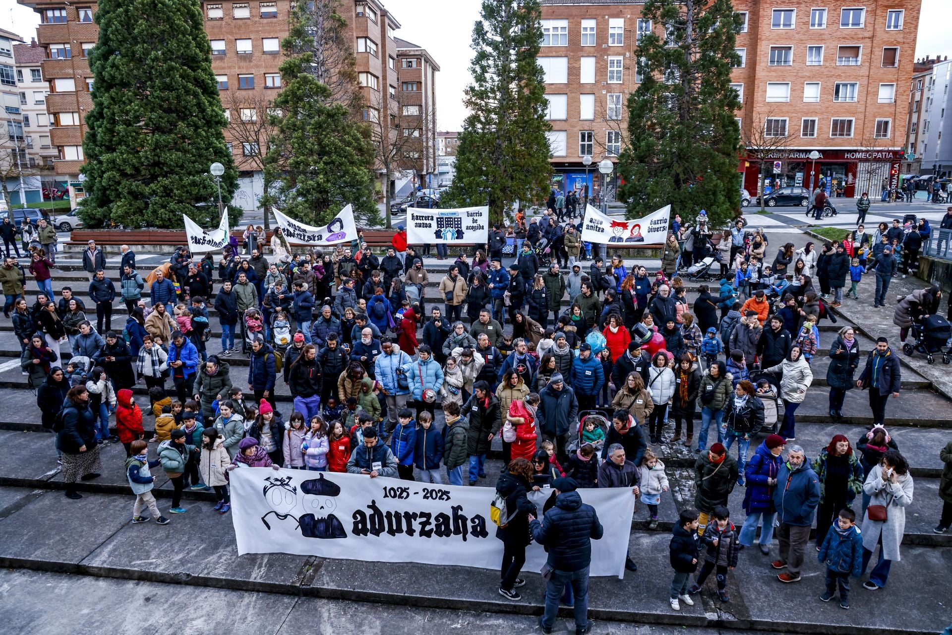 Una gran fiesta recorrió ayer las calles de Adurza