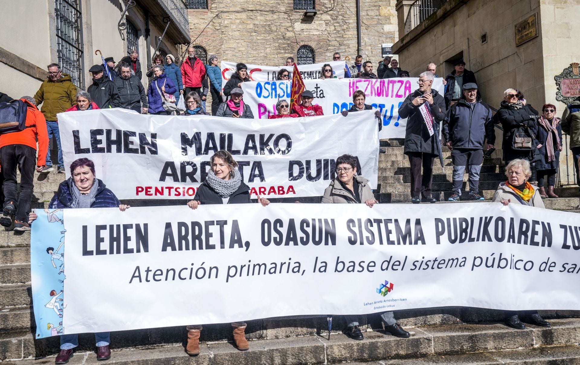 Multitudinaria manifestación en Vitoria contra el «desmantelamiento de la sanidad pública»