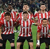 ¿Por qué los brazaletes verdes en los jugadores del Betis-Athletic?