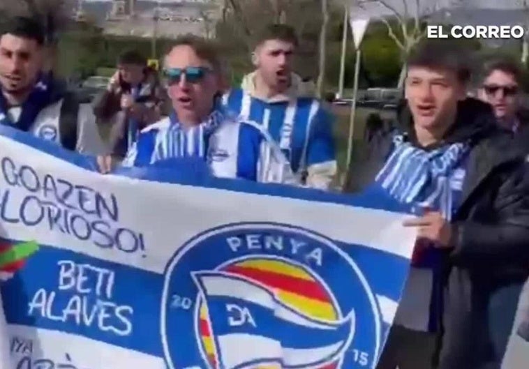 Una kalejira albiazul en la previa del Barça-Alavés