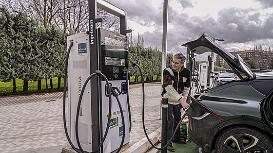 Las ventas de coches eléctricos crecen un 13% en enero pese a la paralización de las subvenciones del plan Moves