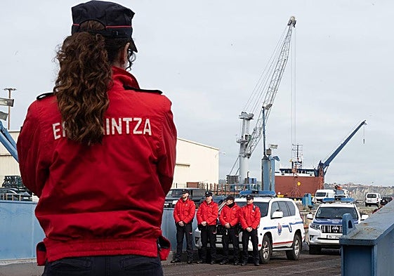 La Ertzaintza comparte instalaciones en el Puerto con la Peña Gabarra del Athletic