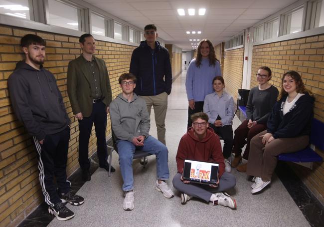 Will Ballow, James Demastus (profesor de Gestión Deportiva); Brett Holloway, Matias Kroese, Micah Kiker, Savannah Weinrick, Leah Burdette, Zoe Korejwo y Aaron Summit Jr.