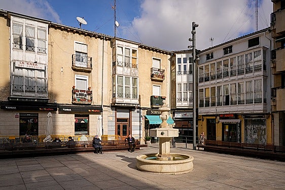 Vitoria da luz verde a las 50 casas en la plaza del Hospital con un plan de realojos