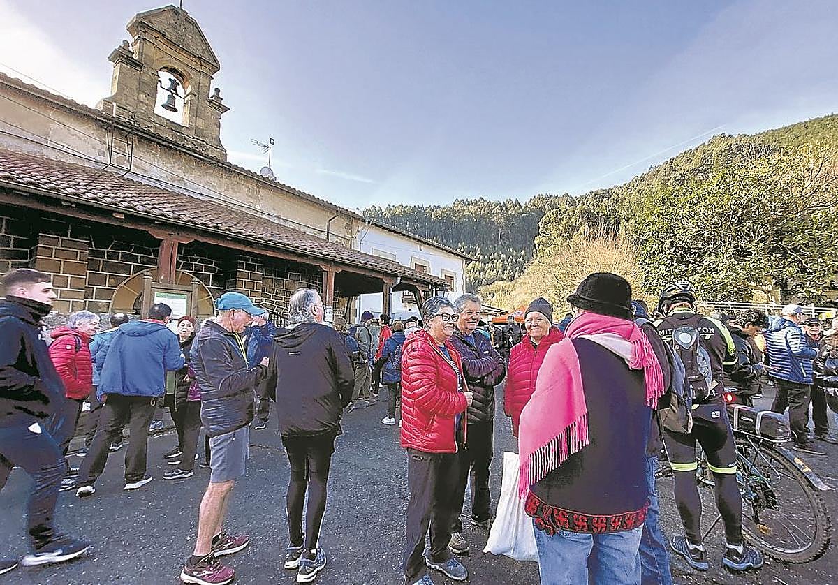 Los aledaños del templo fueron un hervidero durante toda la mañana.