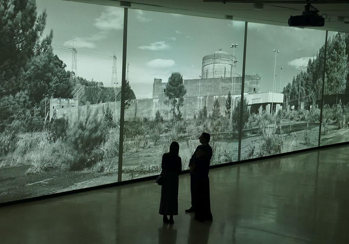 Un instante de la exposición sobre la central de Lemoiz.