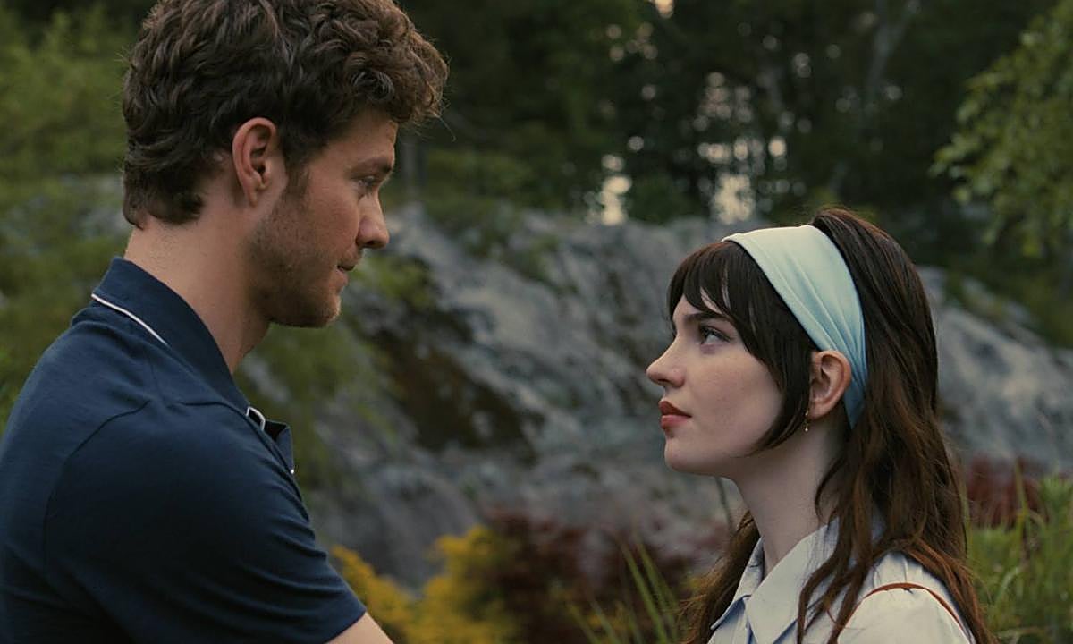 Crítica de 'La acompañante' (2025): Hacer jailbreak con tu sexbot