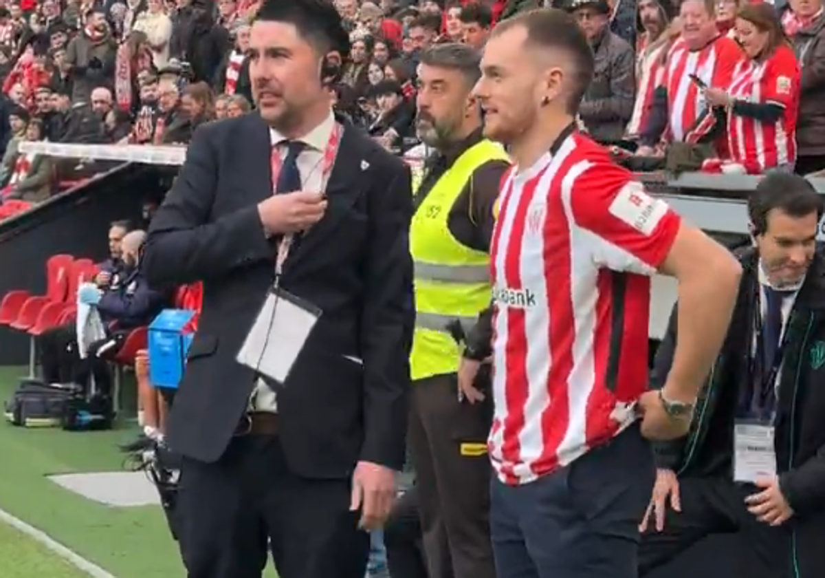 Unai Laso disfruta de su saque de honor: camiseta con el 24 y se despide puño en alto