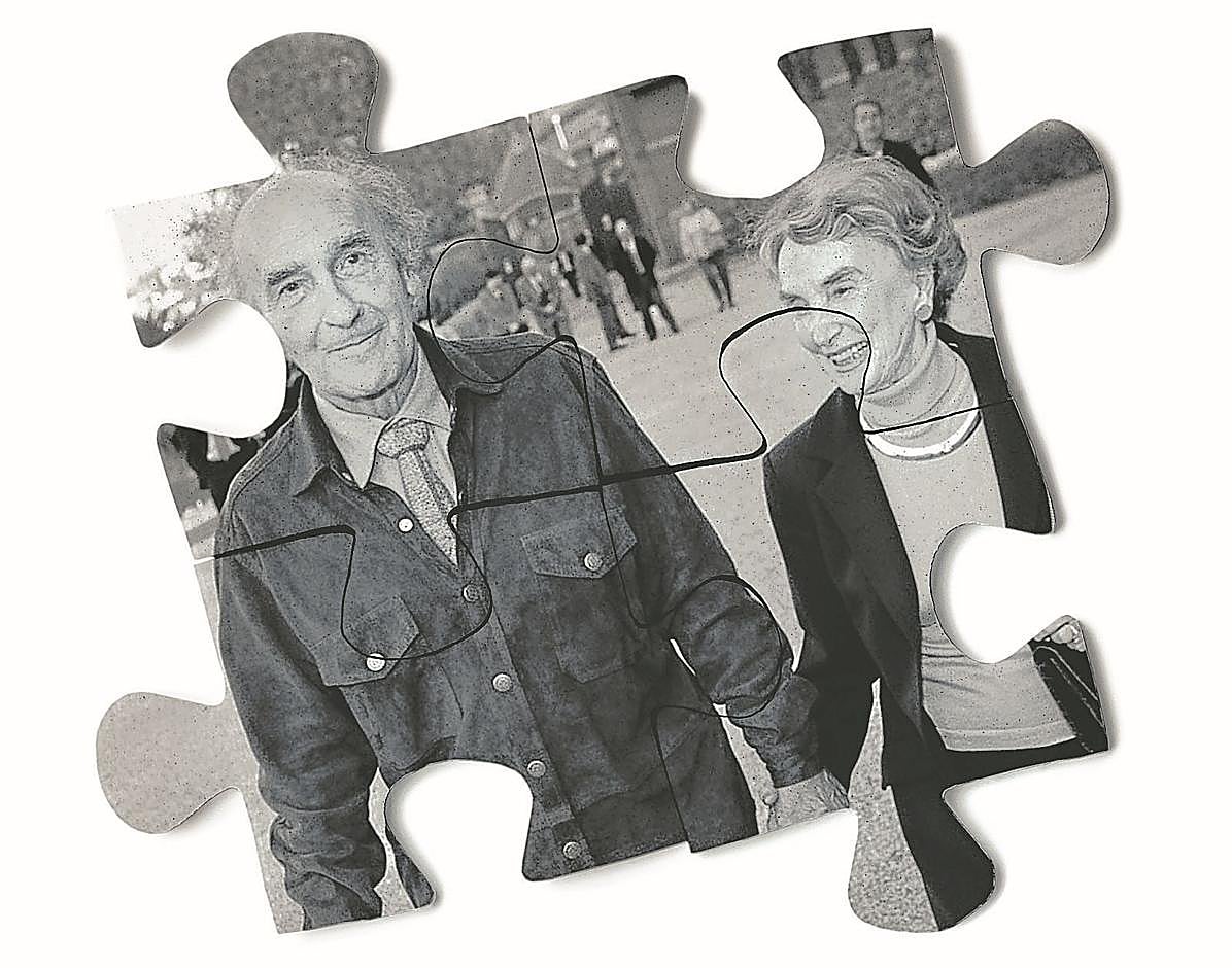 Equipo. Chillida acude junto a Pilar Belzunce a recibir un premio en 1999.
