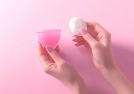 Alertan de que las copas menstruales tienen un riesgo remoto de complicaciones renales