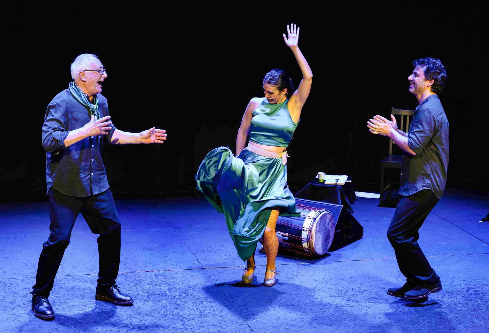 Beñat Achiary, Adriana Bilbao y Raúl Corredor en 'Amores-Maitasunak'.