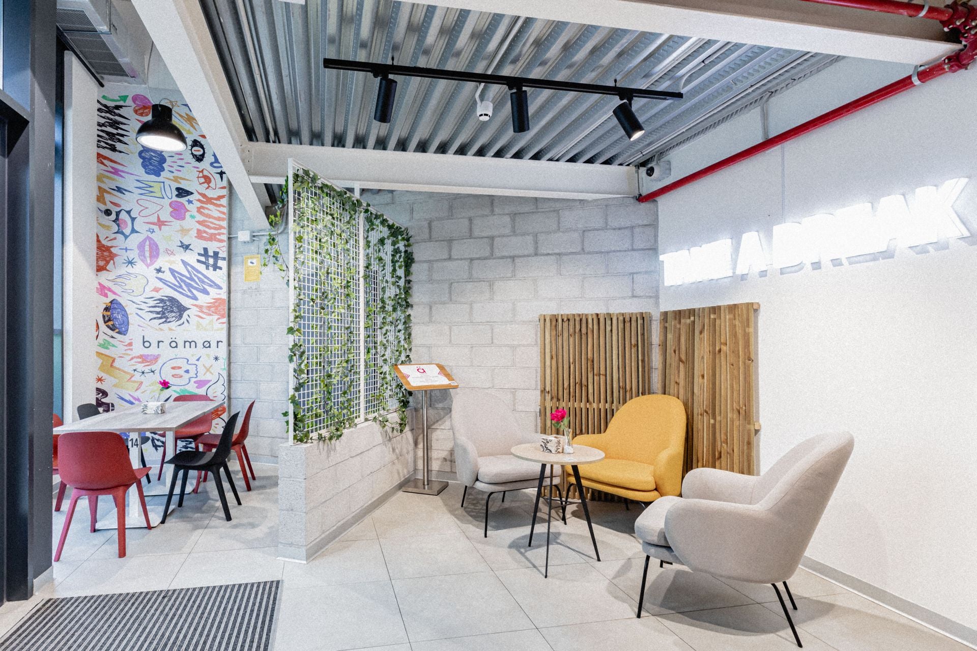 Una pareja venezolana abre en Bilbao una cafetería de dos plantas con café de especialidad y desayunos caseros
