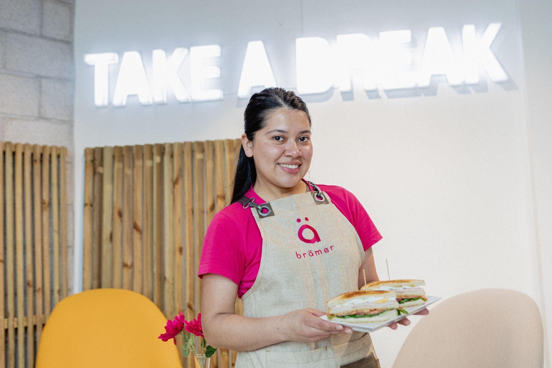 Una pareja venezolana abre en Bilbao una cafetería de dos plantas con café de especialidad y desayunos caseros