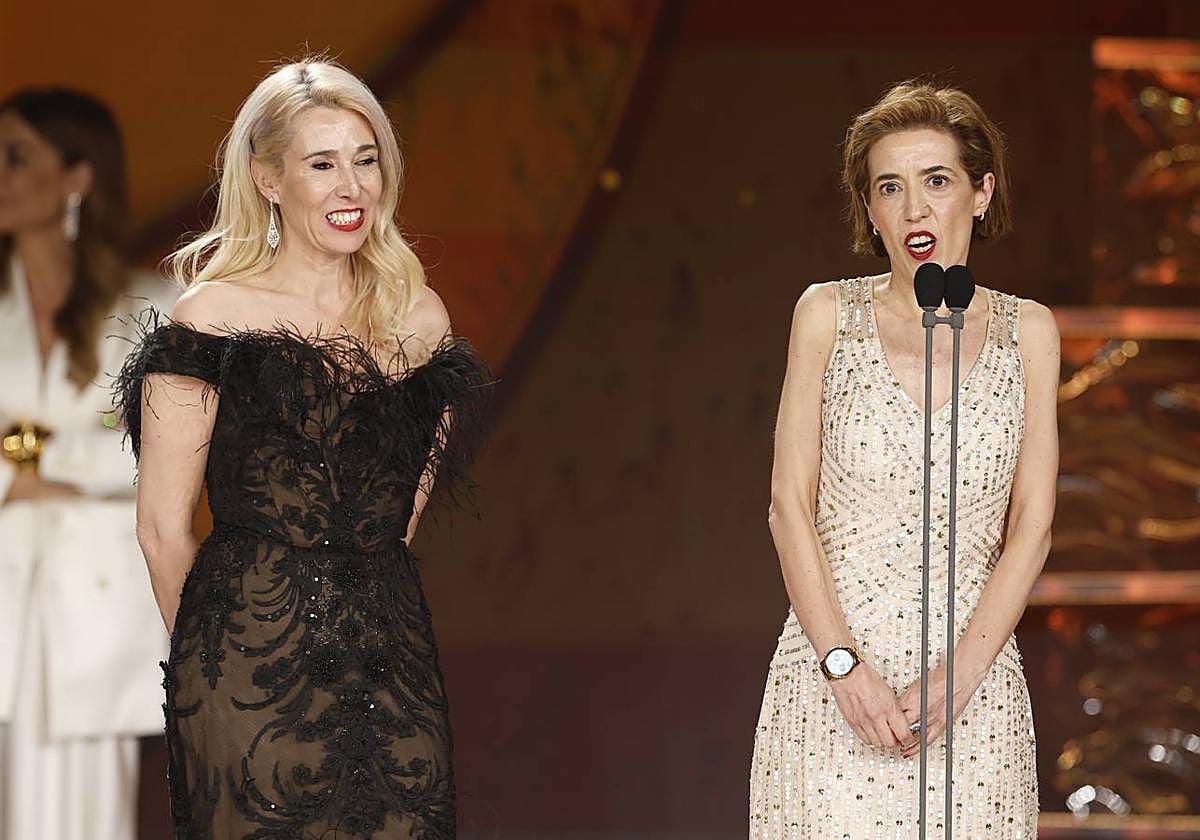 La productora María Luisa Gutiérrez pronuncia unas palabras tras ganar el Goya a la mejor película por 'La infiltrada'.