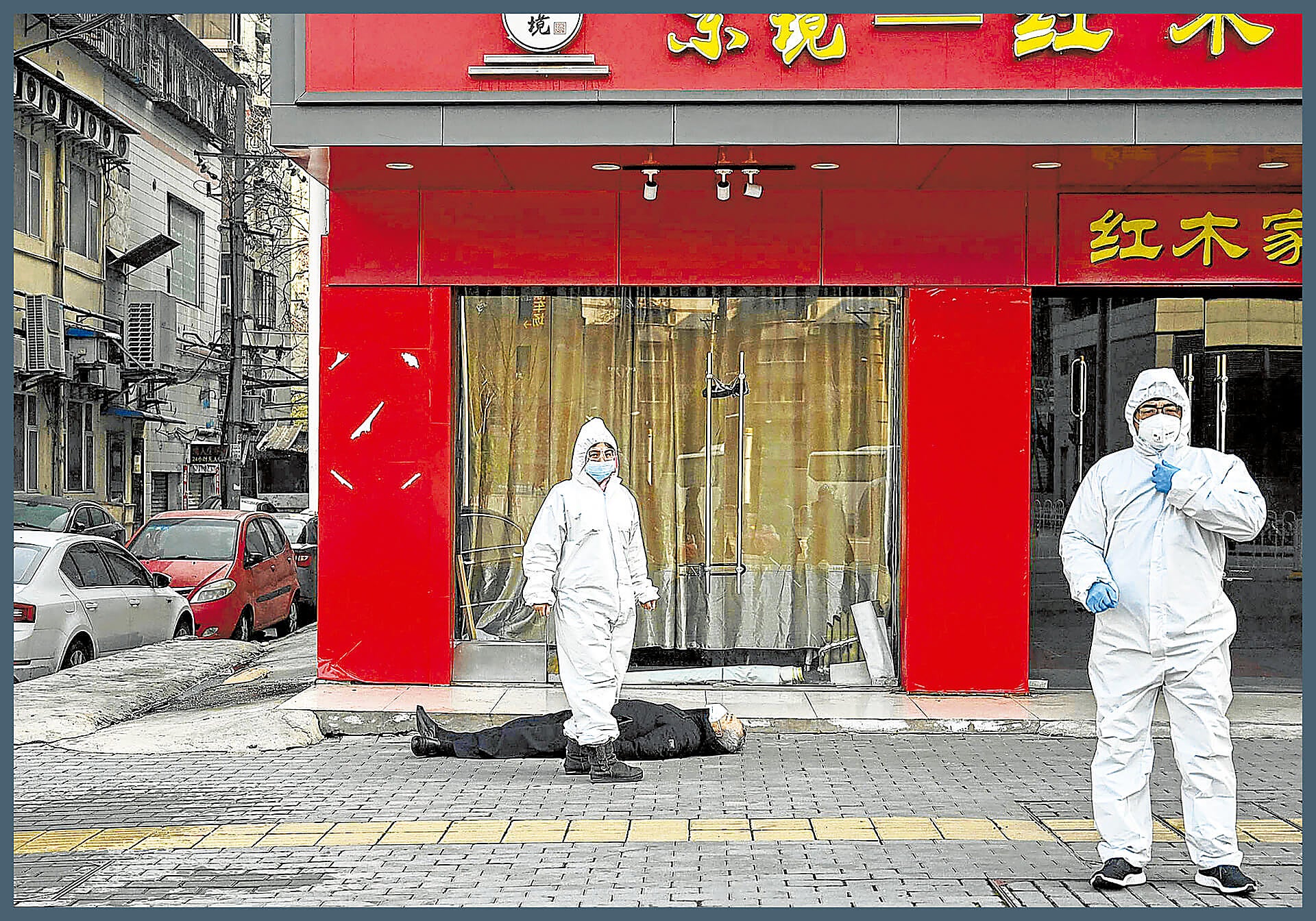 Fake news. Muchos dijeron que la gente caía muerta en las calles de Wuhan por el covid, aunque luego se supo que sufrían otras dolencias.